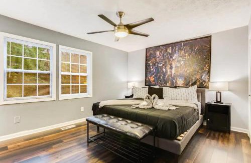 Lithonia House | Grand Retreat Sleeps 12 Spacious Deck and WiFi