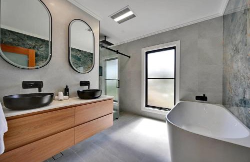 Calare House | Grand Stirling - Elite Escape, Unparalleled Luxury