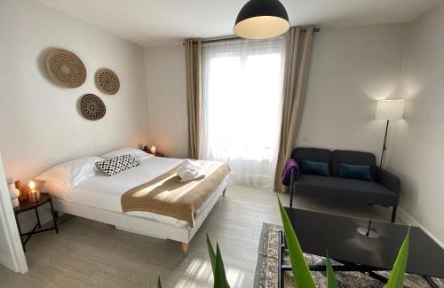 La Fuye-Velpeau Apartment | Grand studio calme avec balcon & parking gratuit