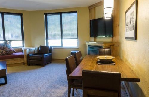 Park City Apartment | Grand Summit Hotel Spacious Family Suite