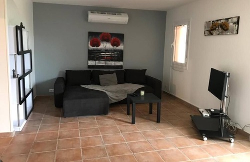 Biguglia Apartment | Grand t2 de 53m2 en rez de Villa. Entrée Indépendante, Jardin et Terrasse