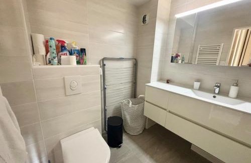 Saint-Mandrier-sur-Mer Apartment | Grand T3 tout équipé au cœur du village