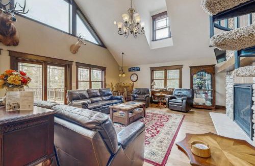 Tomahawk House | Grand Tomahawk Lodge
