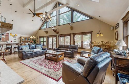 Tomahawk House | Grand Tomahawk Lodge