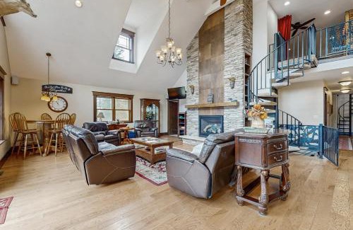 Tomahawk House | Grand Tomahawk Lodge
