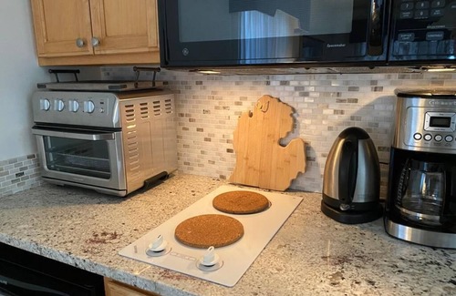 Williamsburg Condo | 🏖️ Grand Traverse Bay Lake View Condo ➠ 5682