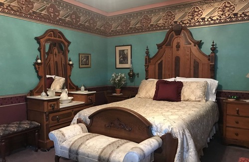 Bellaire Bed & Breakfast | Grand Victorian B&B Inn