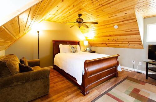Dahlonega Apartment | Grand View Villa on Choice Ave - Steps to Downtown