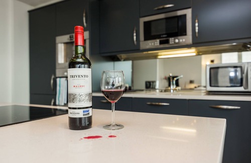 Docklands Apartment | Grand Vista by Austin David Apartments