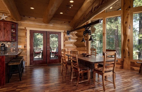 La Pine Cabin | Grand Wildlife Lodge – Riverfront and Truly Unique