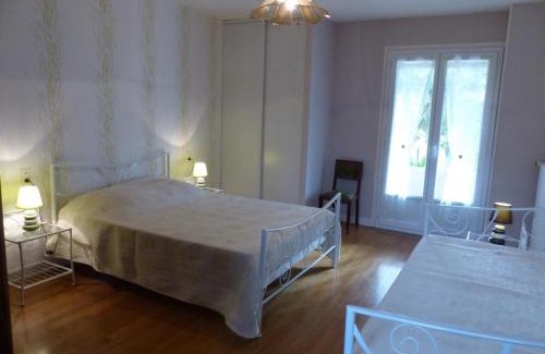 Saint-Pourcain-sur-Sioule House | Grande maison à Saint-Pourçain avec piscine privée et WiFi - FR-1-489-60