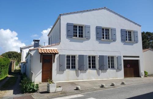Domino House | Grande maison familiale, 9 pers., à 1800m de la plage, avec terrasses, clim, et équipements complets - FR-1-778-19