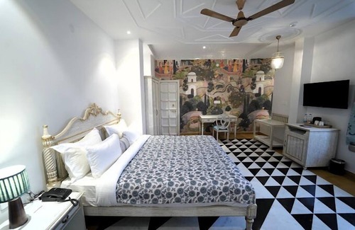 Lake Swaroop Sagar Hotel | Grandrosse Boutique - Lake Facing Hotel