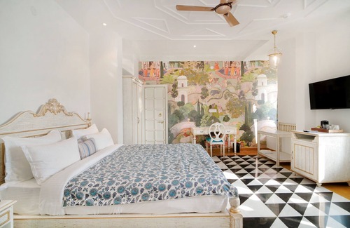 Lake Swaroop Sagar Hotel | Grandrosse Boutique - Lake Facing Hotel