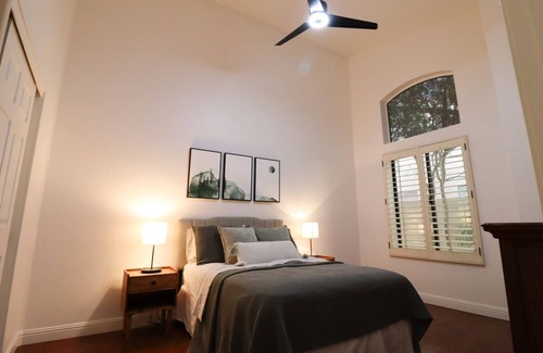 Paradise Park Vista House | Grandview Villa | 6-Bedroom Kierland Getaway wPool