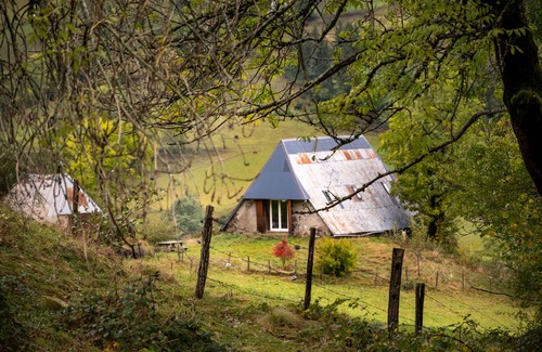 Mandailles-Saint-Julien House | Grange Aménagée, Pour les Amoureux de la Nature. Animaux de Compagnie Acceptés !