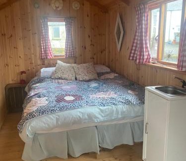 Thornhill Other | Granny’s Hut