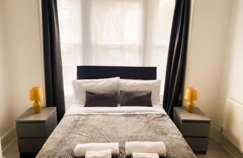 Gravesend Apartment | Gravesend 2 Bedroom Flat -2 mins to STN -GF