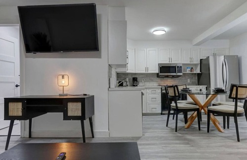 Sainte-Marie Apartment | Great 3BR in Montreal's Gay Village, Perfect for Families and Friends Exploring the City