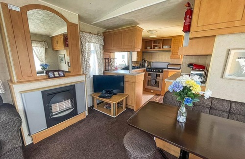 Louth House | Great 6 berth caravan for hire at Sunnydale Holiday Park in Skegness ref 35150TM