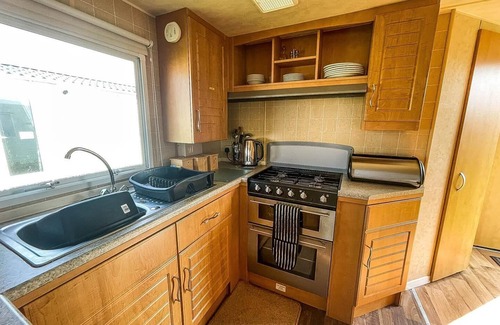 Louth House | Great 6 berth caravan for hire at Sunnydale Holiday Park in Skegness ref 35150TM