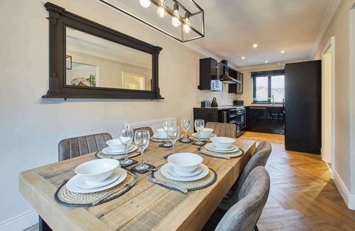 Great Ayton House | Great Ayton Townhouse Retreat-Sleeps 6-3Bed-2Bath