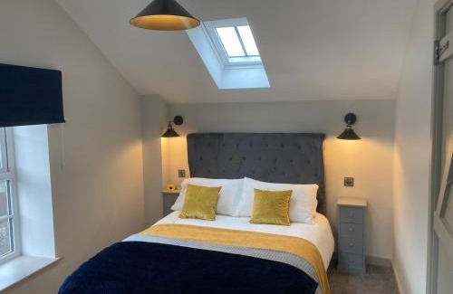Cowbridge House | Great country-style house with a courtyard