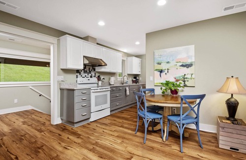 Newberg House | Great Deals on Summer Stays!