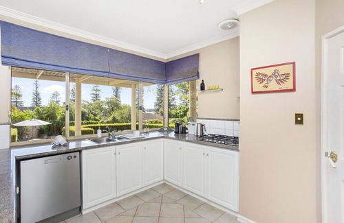 West Leederville House | Great disc for long stays! Your unique oasis - nKing Bed, FAB WIFI, free parking