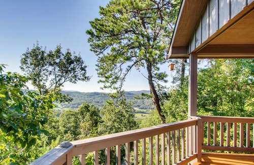 Wears Valley Cabin | Great Escape 2 Bedroom Cabin by RedAwning