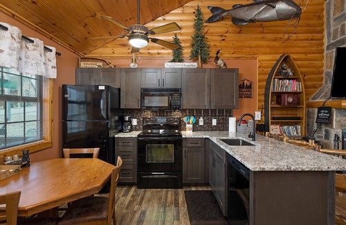 Branson West Cabin | Great Escape Log Cabin Close to SDC, Discount first 10 Guests of the Season.