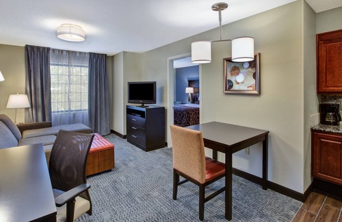 Middletown Condo | Great for Business Travelers! Free Breakfast Buffet + Shared Outdoor Pool.
