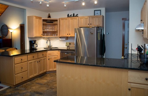 Oregon Water Wonderland Cottage | GREAT for couples and owner managed!