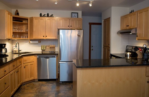 Oregon Water Wonderland Cottage | GREAT for couples and owner managed!