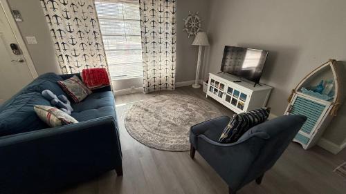 Tropic House | Great Home Close to shops, FIT, Beaches,and Space X