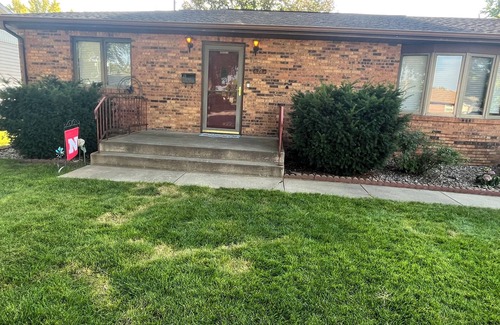 Grand Island House | Great House-Walk to Fonner Park
