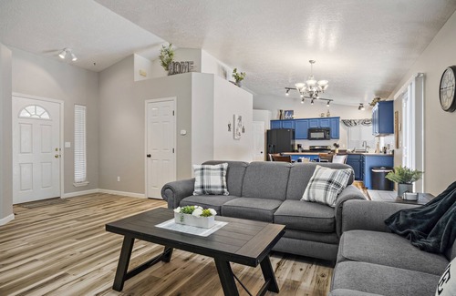 Kuna House | Great Kuna Location~Garage Games~Big Yard~Pets Welcome