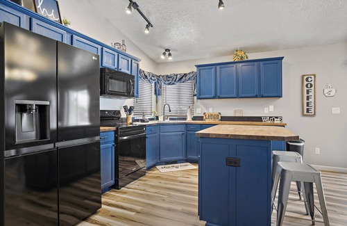 Kuna House | Great Kuna Location~Garage Games~Big Yard~Pets Welcome