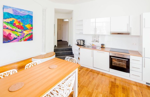 Innenstadt Apartment | Great large vacation apartment with 7 bedrooms, 2 eat-in kitchens, 19 beds, 4 bathrooms