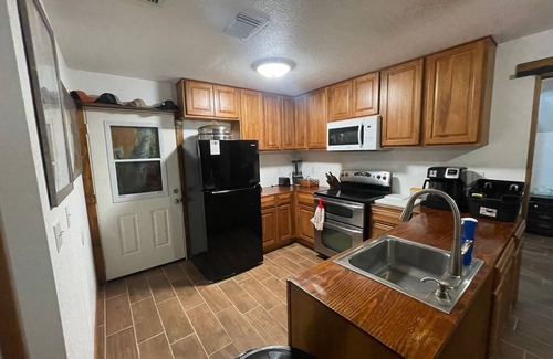 Aransas Pass Cottage | Great little cottage tucked away from busy road.nPlenty of parking for boat.