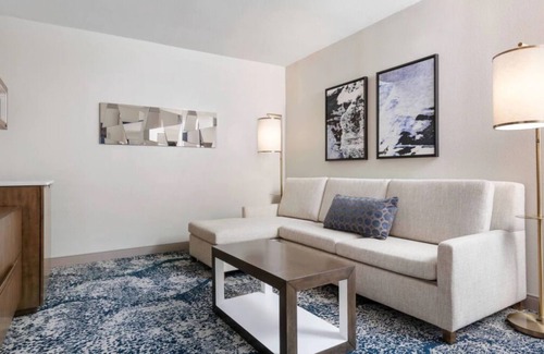 Northeast Virginia Beach Hotel | Great Location! 4 Comfortable Units, Poo,l, Near First Landing State Park