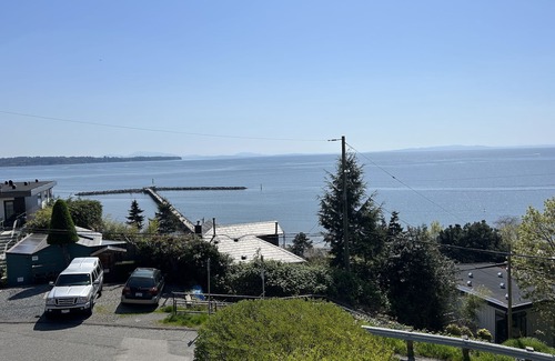 White Rock Apartment | great location