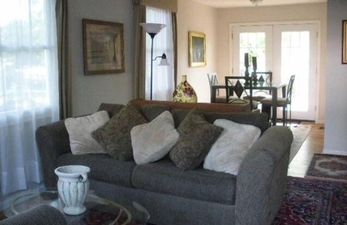 Pimmit House | Great location in Falls Church