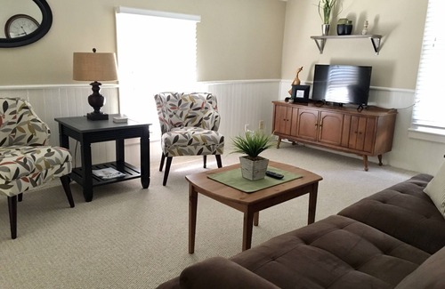 Batavia Apartment | Great location in town ~ Comfortable two-bedroom upper
