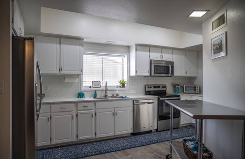Bullhead City House | Great open one-story home for family entertaining. Relaxing back concrete porch.