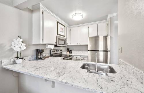 South Lake Tahoe Resort | Great Relaxing Overnight Stay! 2 Comfortable Units, Free Breakfast, Pets Allowed