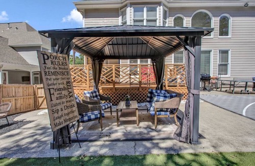 Roswell House | Great spacious home with great entertainment!
