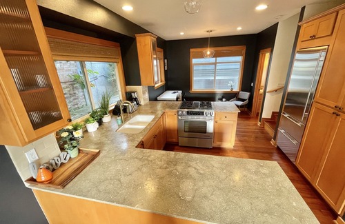Queen Anne House | Great town home located in West Queen Anne With a great view of Elliott Bay