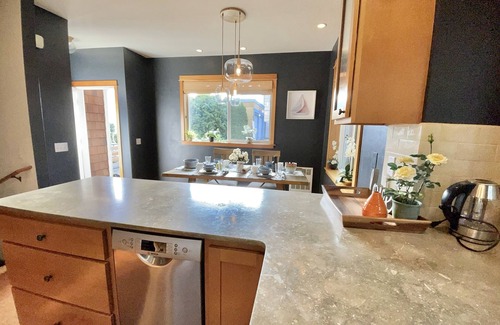Queen Anne House | Great town home located in West Queen Anne With a great view of Elliott Bay