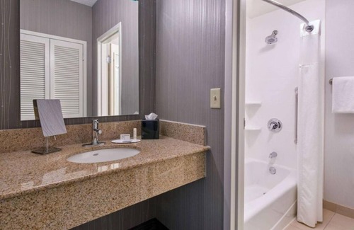 Eden Prairie Hotel | Great Value, Quality Stay! Pets Allowed with Fee, Indoor Swimming Pool!